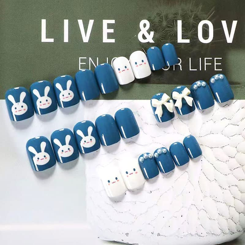 Kunstnagelset mit niedlichen 3D Motiv und luxuriösen Verzierungen Brehn
