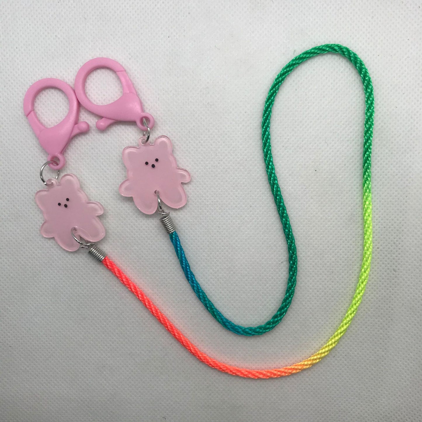 Maskenhalter mit Buntem Zubehör Brehn