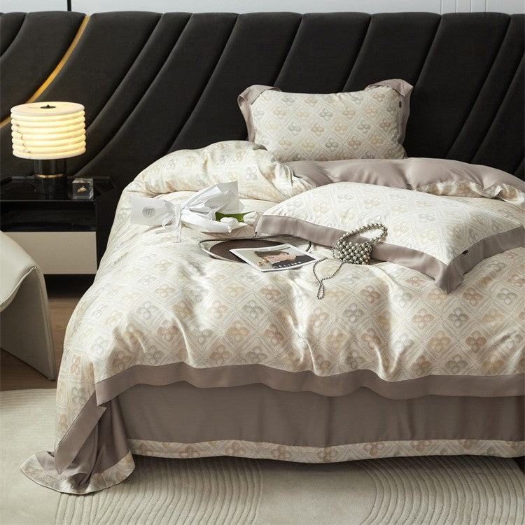 Luxuriöse Satin-Bettwäsche-Garnitur mit geometrischem Jacquardmuster und Satinbesatz Brehn