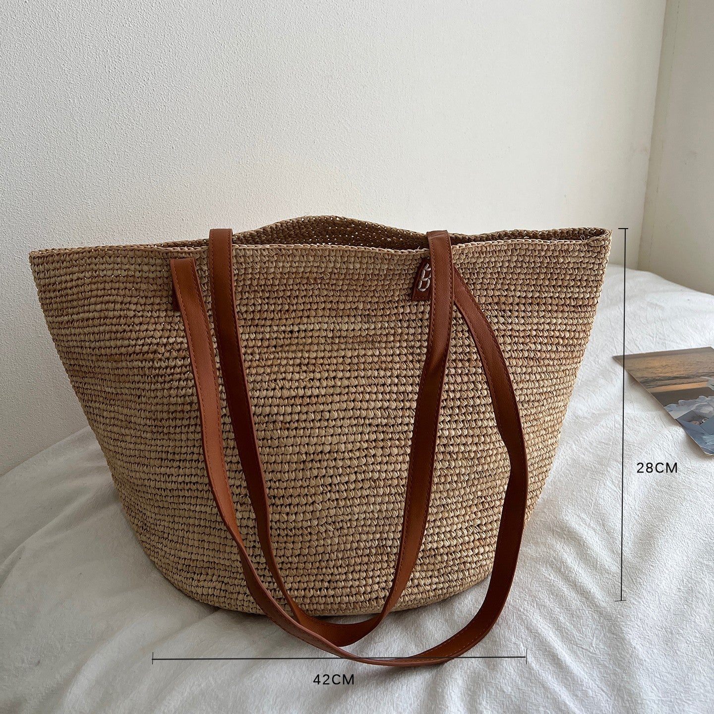 Handgefertigte Strohtasche mit Modischem Streifenmuster Brehn