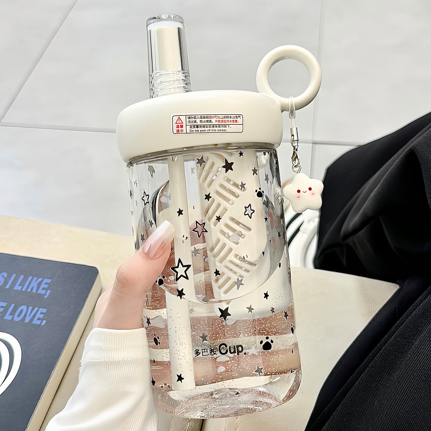 Damen Trinkflasche mit integriertem Fruchtfilter und charmantem Anhänger Brehn