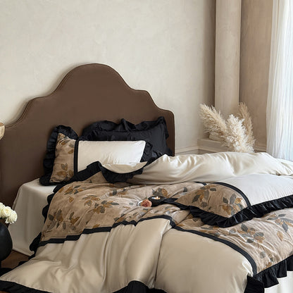 Premium Bettwäsche-Set aus feinem Satin mit botanischem Jacquard und dekorativem Volant Brehn