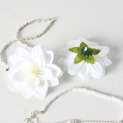 Blumenverzierter Haarschmuck