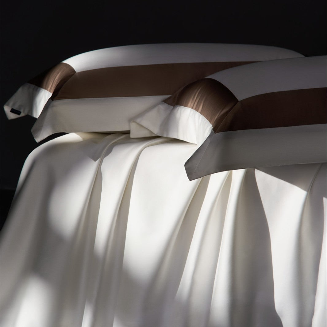 Luxuriöses Satin Bettbezug Set mit kontrastiertem Rand und Kissenbezügen