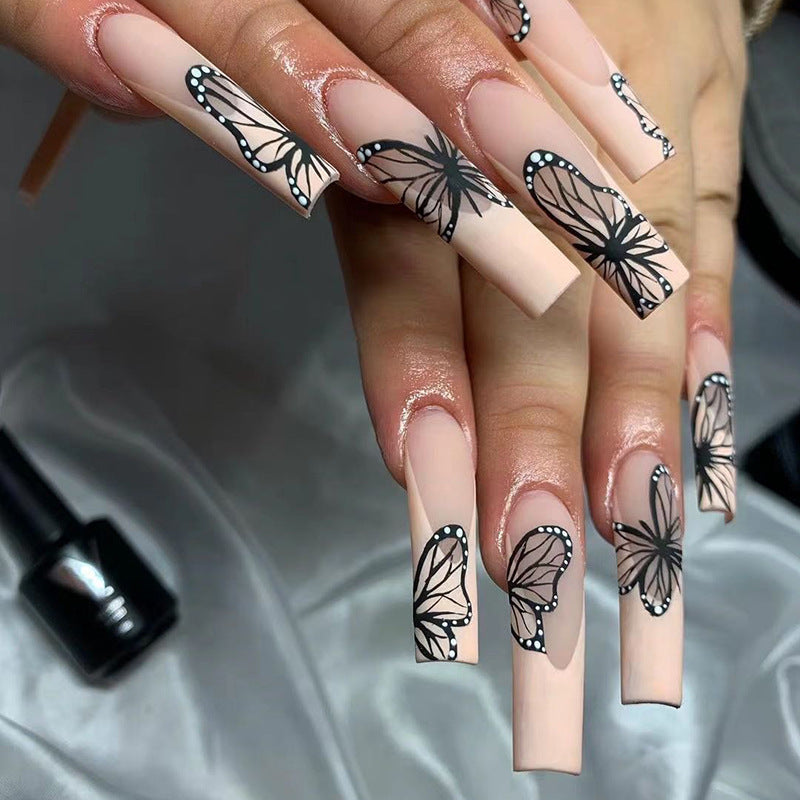 Kunstvolle Nagelkunst mit Schmetterlingsmotiv Brehn