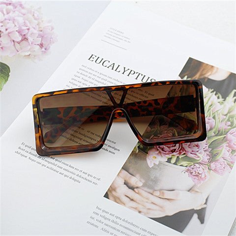 Damen Oversized Sonnenbrille im avantgardistischen Design Brehn