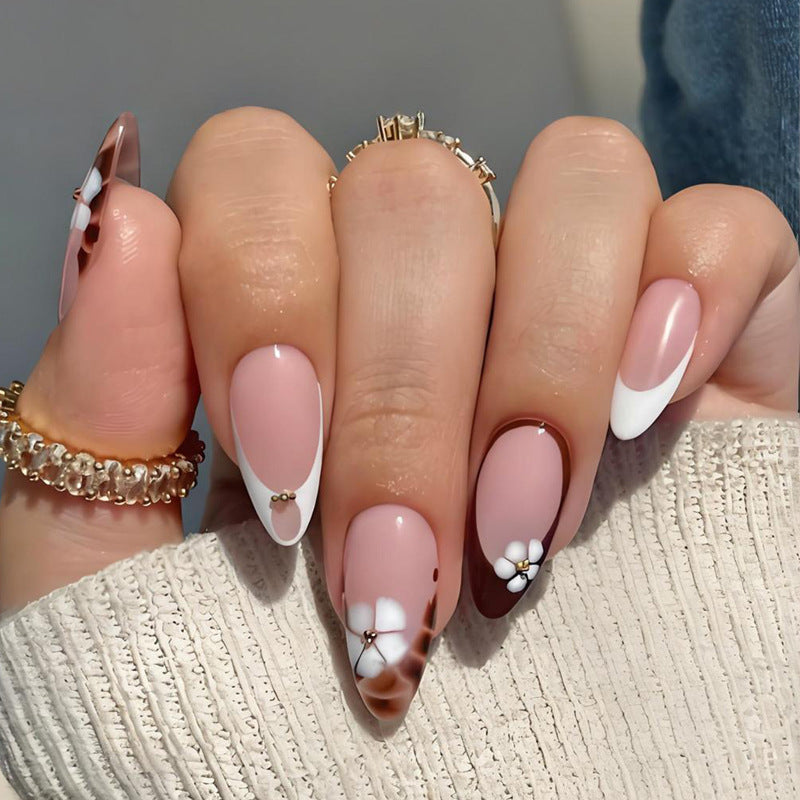 Kunstnagelset mit eleganten Blumen- und Ombré-Designs Brehn