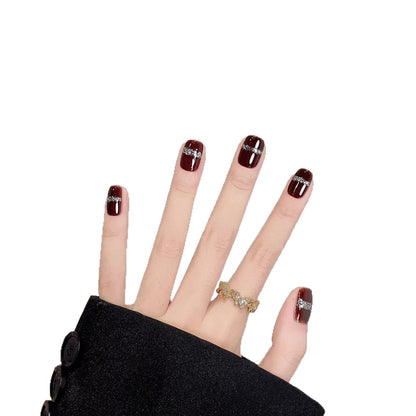 Dekoratives Strass-Akzent Press-On Nagelset