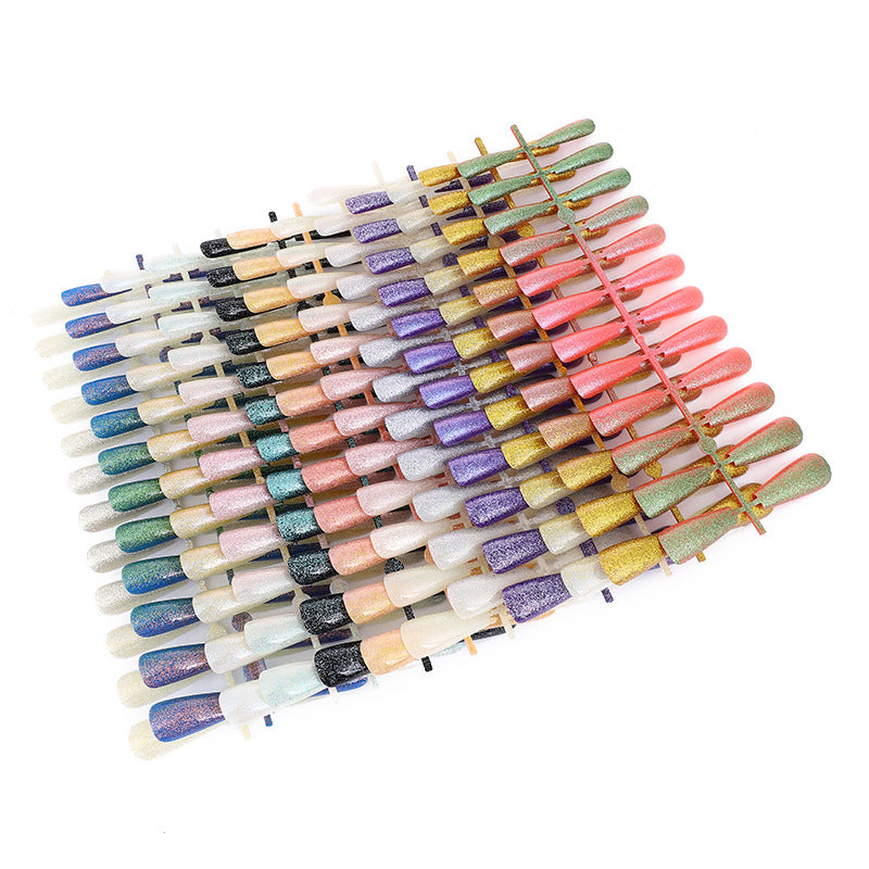 Kunstnagelset mit Glitzer und eleganten Übergängen Brehn