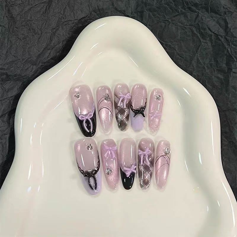 Künstlerisches Press-On-Nagelset mit Schleifenmuster