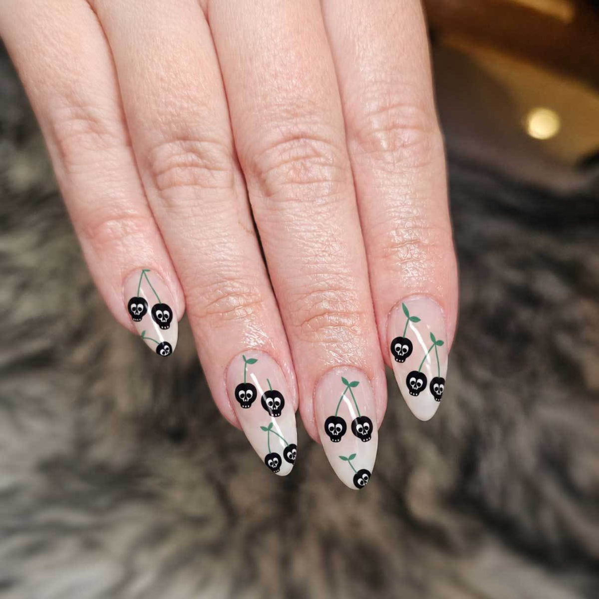 Edgy Skull Kirsche Nagelkunstset