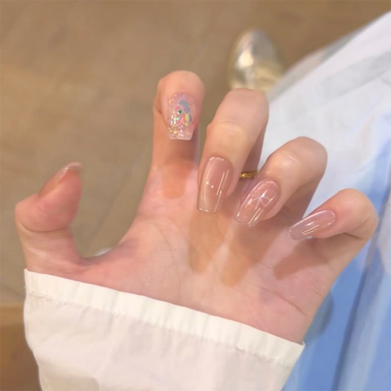 Kunstvolle Nagelverlängerungen mit bunten Akzenten Brehn