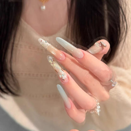 Elegante dekorative Press-On-Nagelerweiterungen