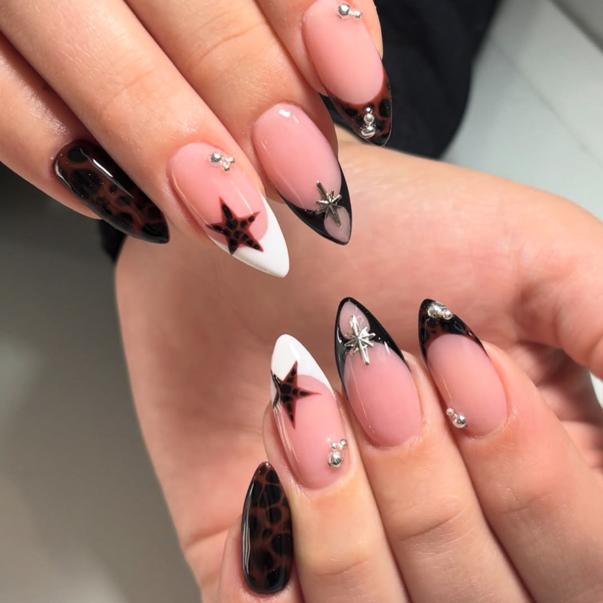 Künstlerisches 3D-Acryl-Nail-Design Brehn