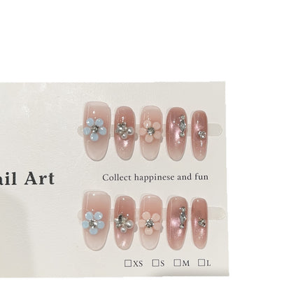 Blumenverzierte Press-On Nagelkunst