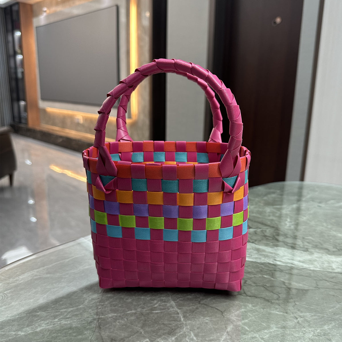 Verspielte und Bunte Korbtasche Brehn