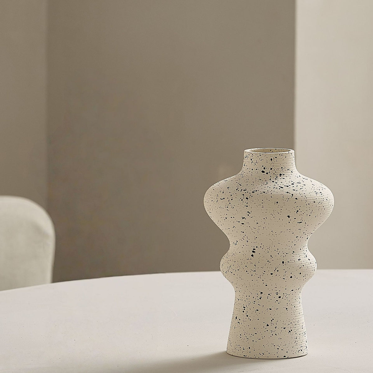 Elegante und Kunstvolle Keramikvase Brehn