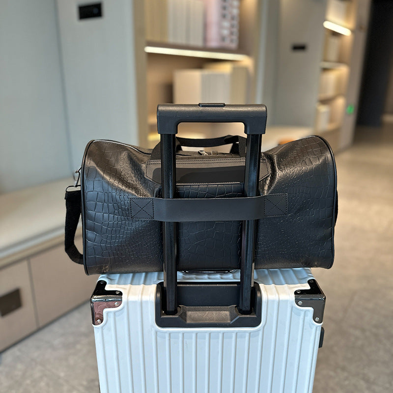 Elegante Reisetasche Aus Robustem Kunstleder mit Krokomuster Brehn