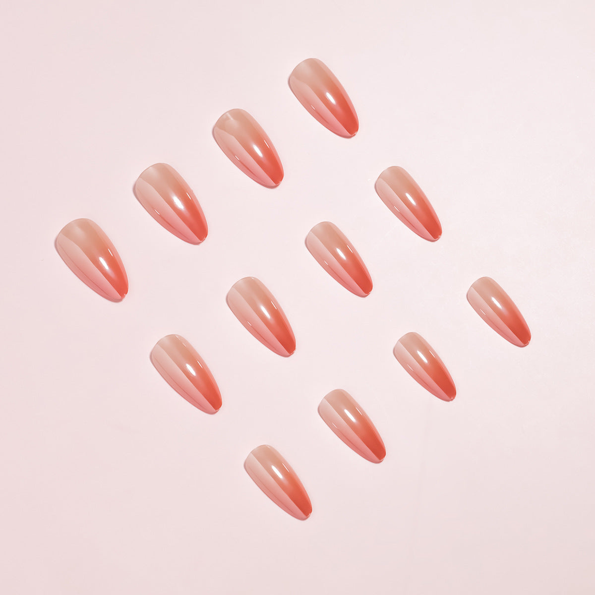 Ultra-glänzende mandelförmige Press-On Nagelkollektion Brehn
