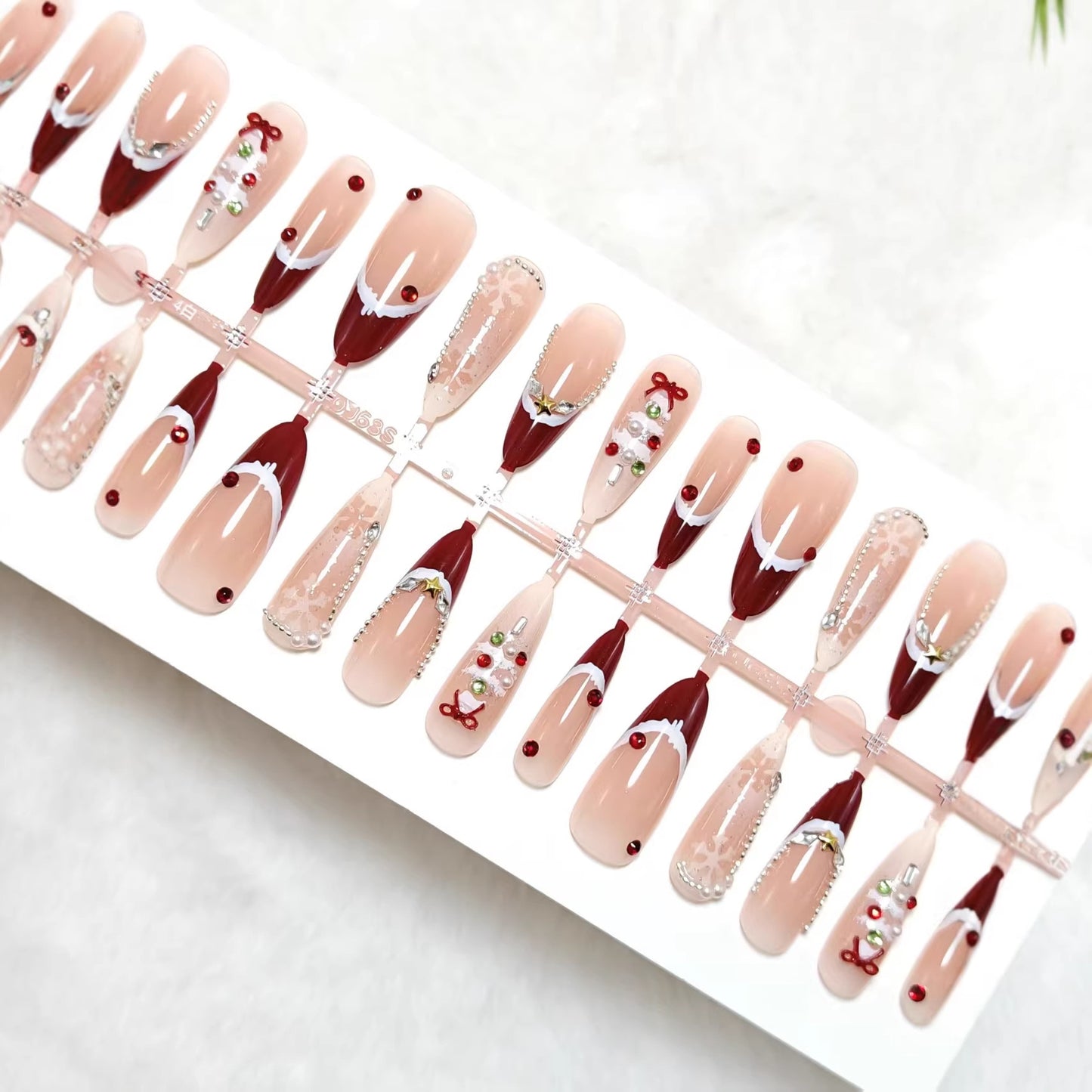 Festliche Kunstnägel mit Weihnachtlichen Motiven Brehn