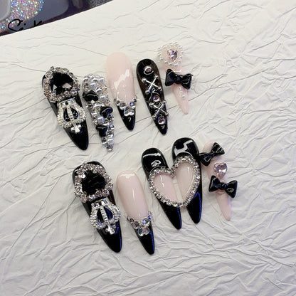 Elegantes aufwendiges Press-On Nagelkunst Set