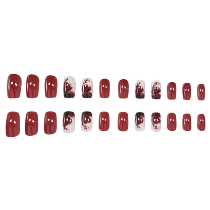 Detailliertes florales Nagelkunst-Set Brehn