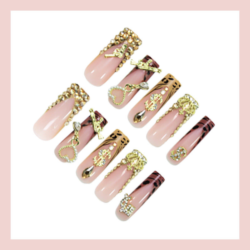 Kunstnagelset mit eleganten goldenen und tierischen Verzierungen Brehn