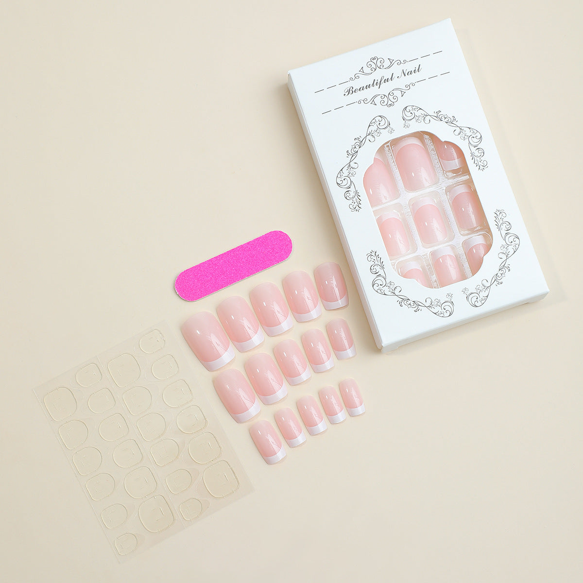 Kunstnagelset mit eleganten French-Tipp Verzierungen Brehn