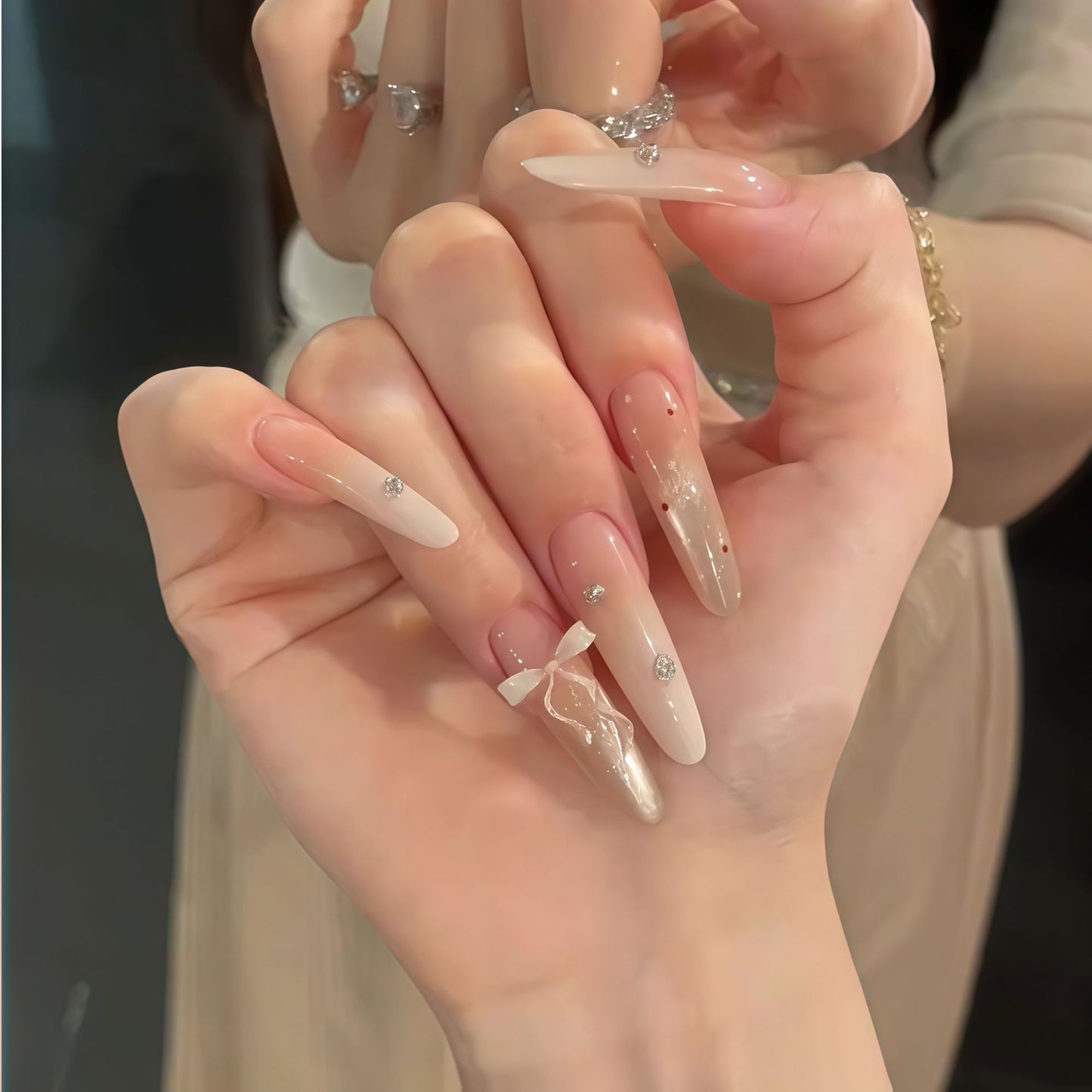Kunstnägel mit Eleganten Akzenten Brehn