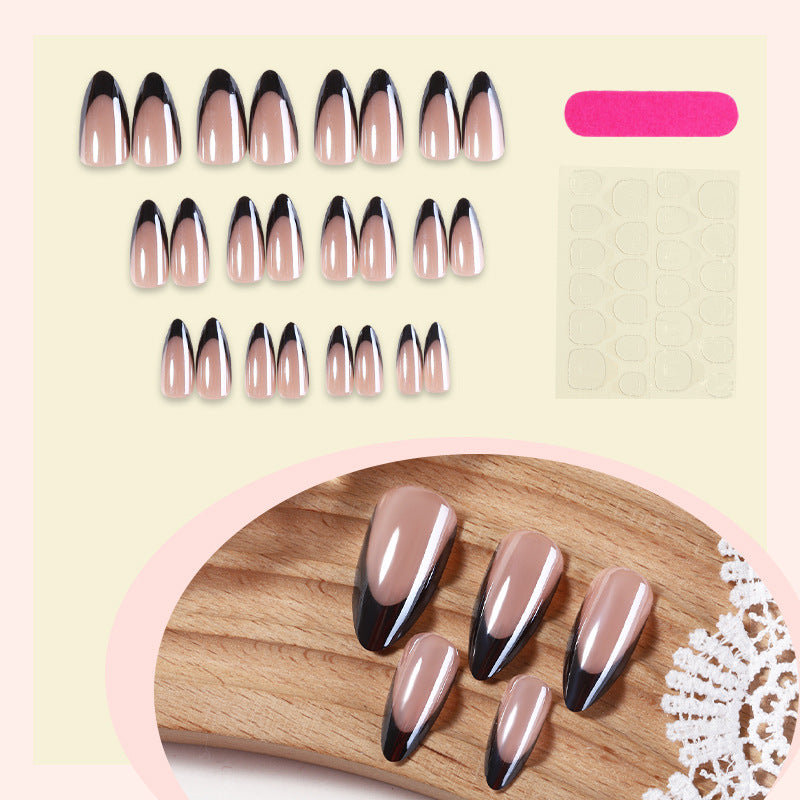 Glamouröse Press-On Nagelset mit hochglänzender Oberfläche und eleganten French Tips Brehn