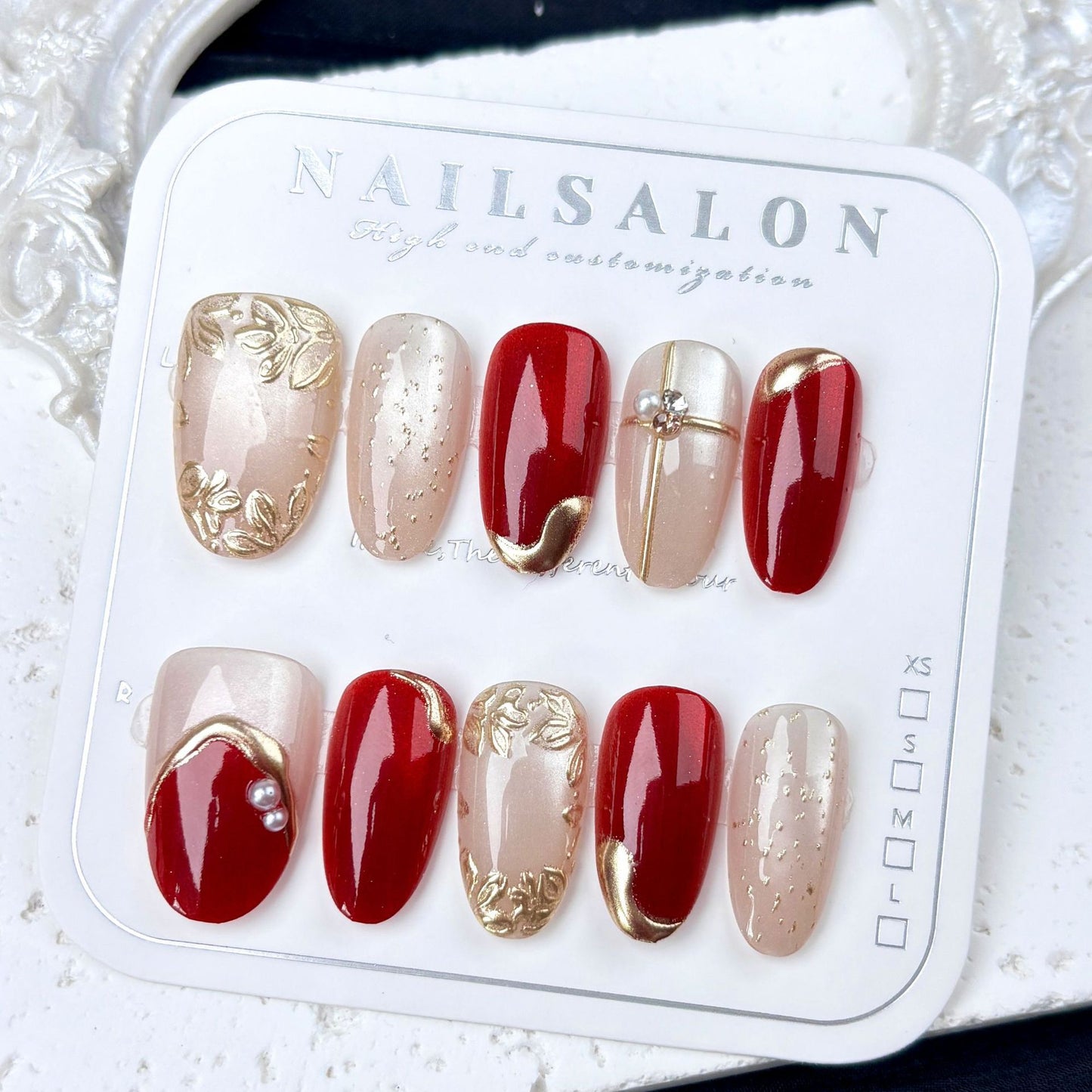 Kunstnägel mit elegantem Goldakzent Brehn