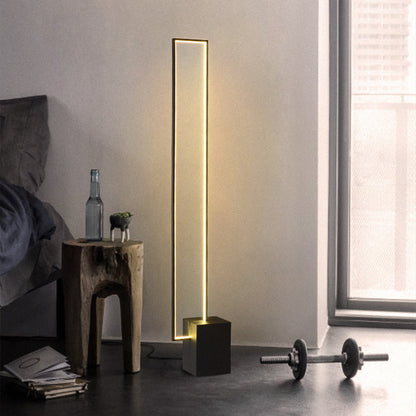 Minimalistische LED Stehlampe mit geometrischem Sockel
