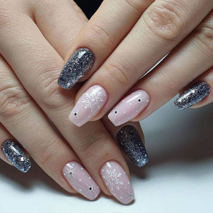 Festliches Schneeflocken-Nagelkunstdesign Brehn