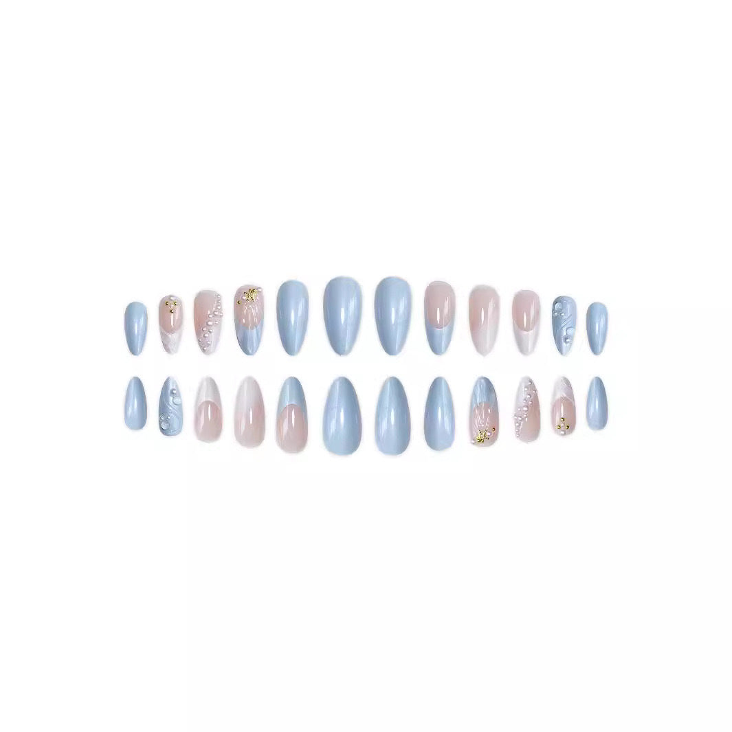 Künstlerisch von der Marine inspirierte Nagelkunst Brehn