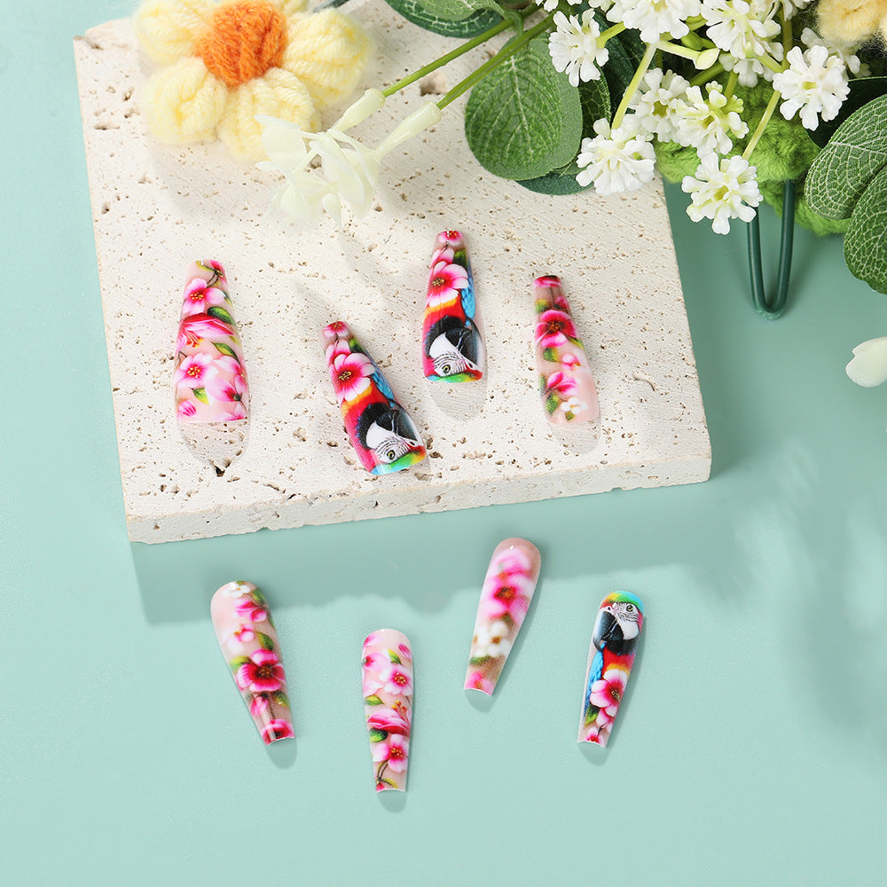 Exquisite Kunstnägel mit buntem Blumen- und Papageienmotiv Brehn