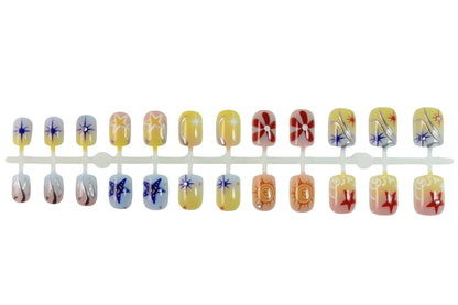 Kunstnagelset mit kreativen floralem und geometrischem Design Brehn
