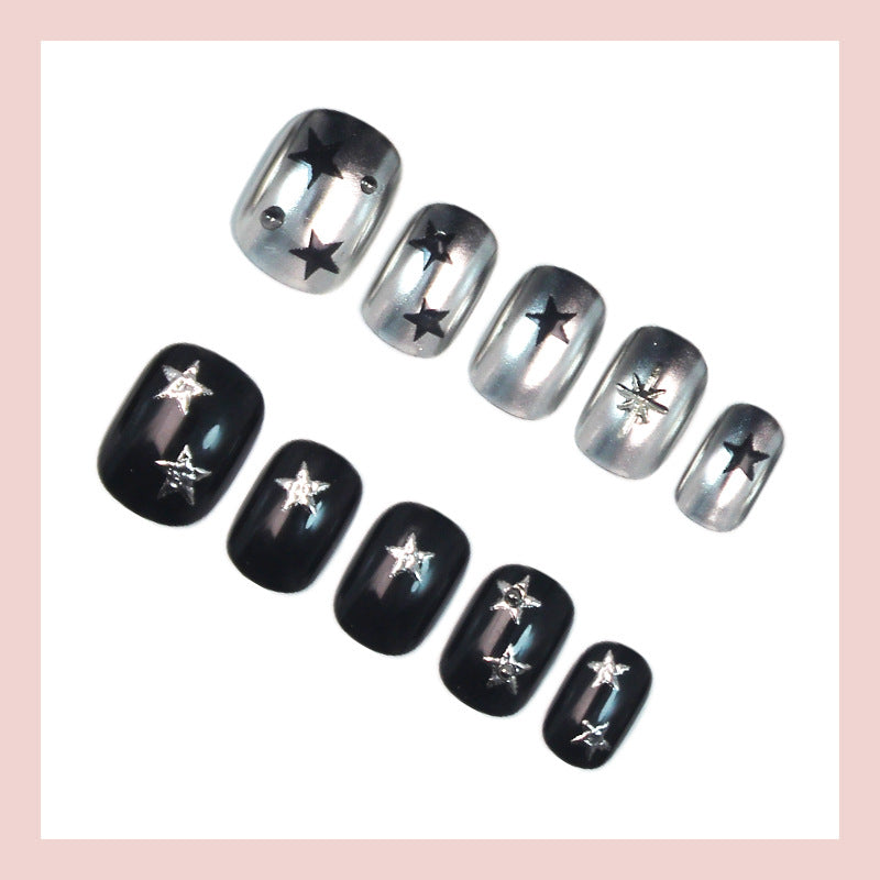 Kunstnagelset mit elegantem Design und gleitenden Dekoren Brehn