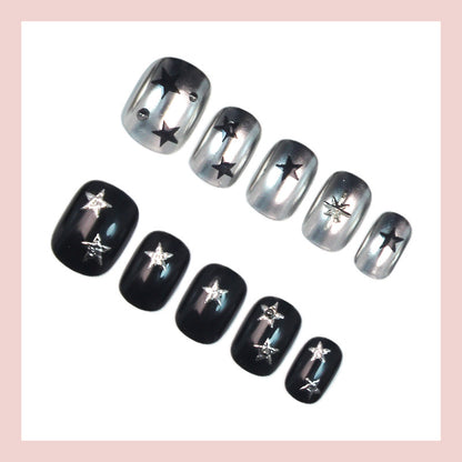 Kunstnagelset mit elegantem Design und gleitenden Dekoren Brehn