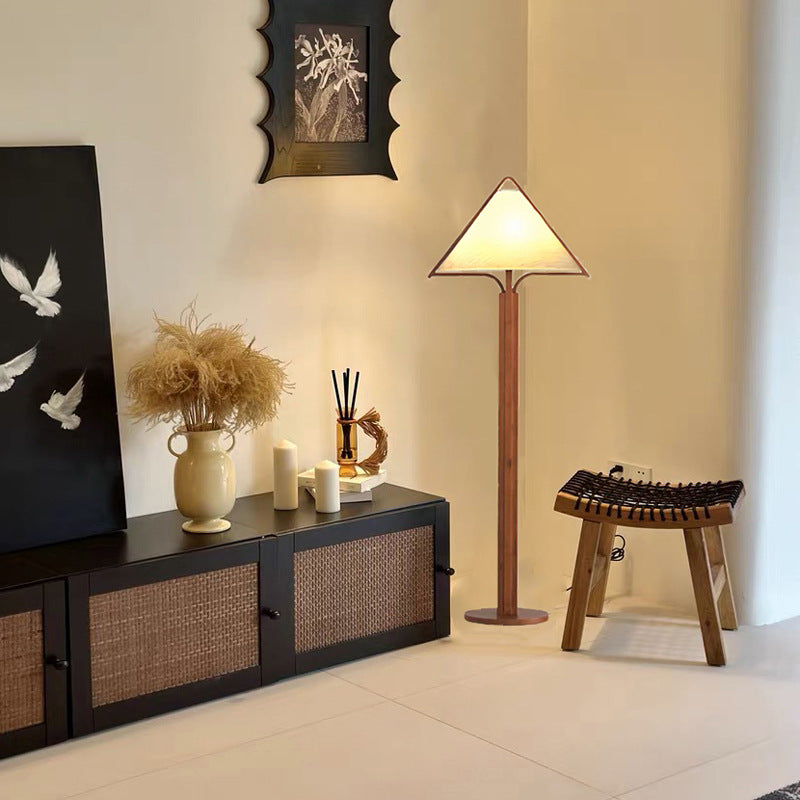 Minimalistische Holzfußlampe
