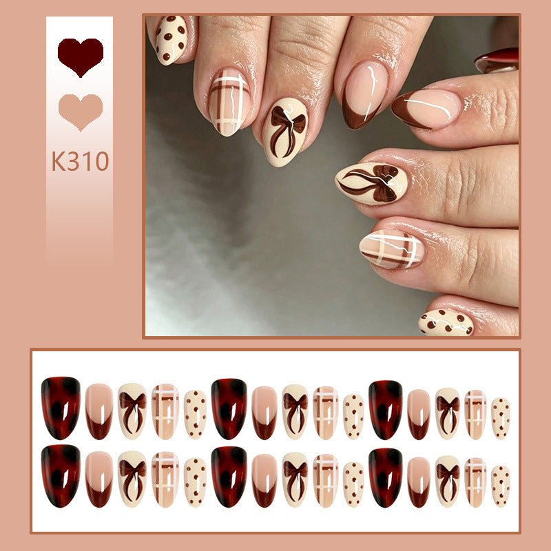 Kunstnagelset mit eleganten Schleifen- und Karamell-Motiven Brehn