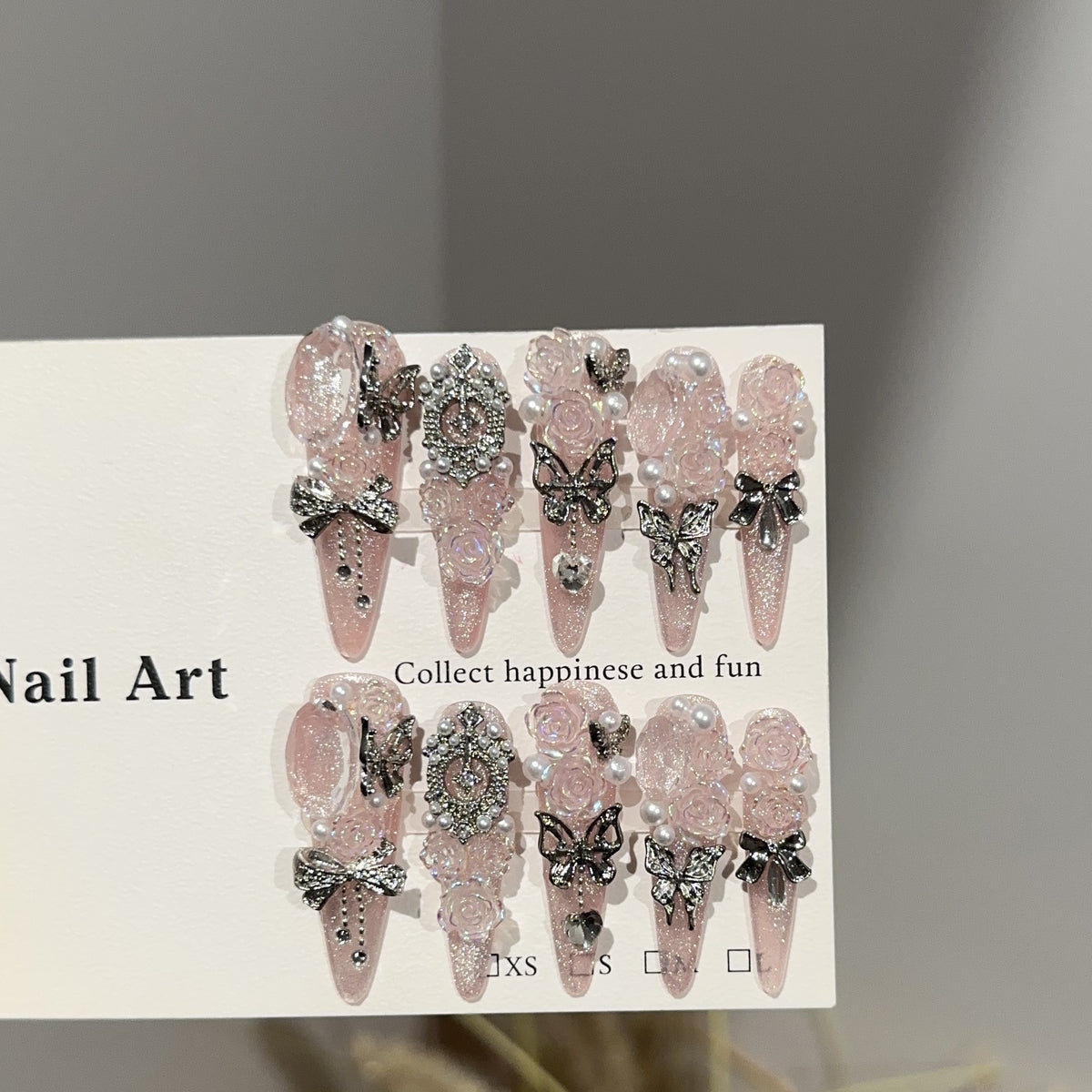 Dekorative mit Strass verzierten Press-On Nägel