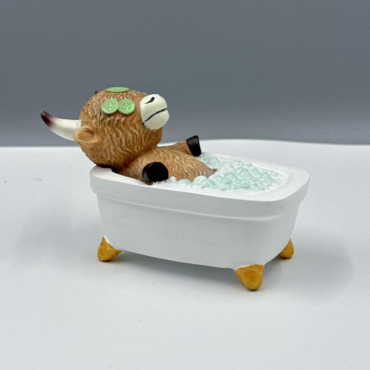 Entenfigur im stylischen Entspannungsbad Brehn