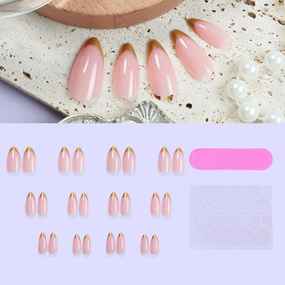 Künstliches Nagelset mit elegantem Goldverzierungs-Design Brehn