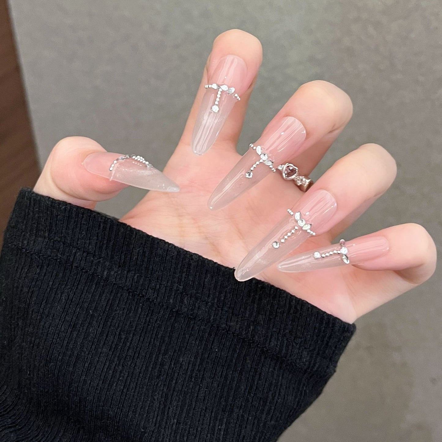 Elegante mit Strass akzentuierte Press-On Nägel Brehn