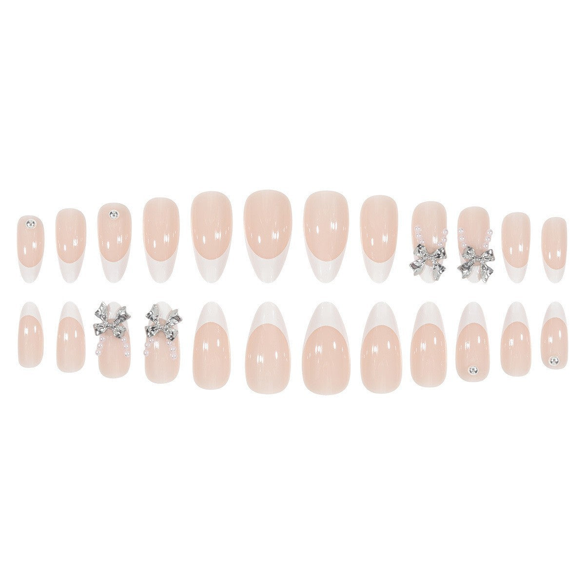Glamouröse Kunstnagelspitzen mit eleganten Verzierungen Brehn