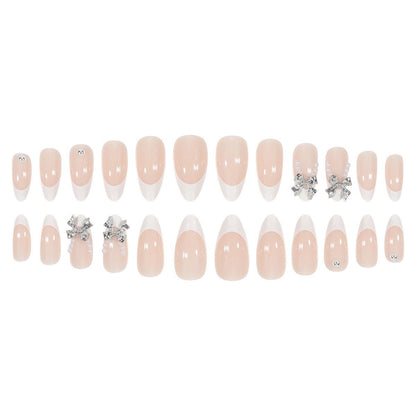 Glamouröse Kunstnagelspitzen mit eleganten Verzierungen Brehn