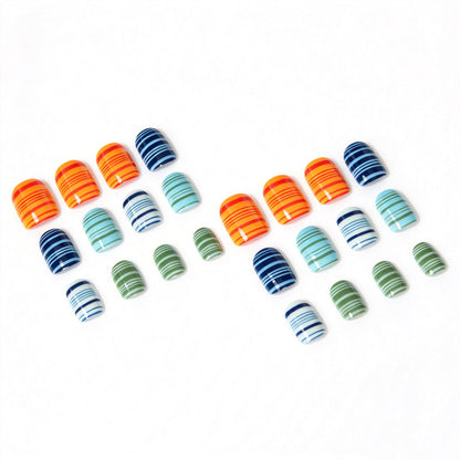 Gestreiftes Nagelkunstdesign