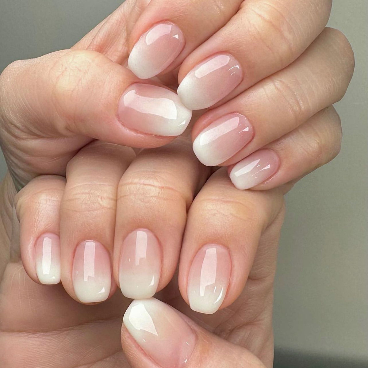 Kunstvolle Nagelkunst im eleganten Ombre-Stil Brehn