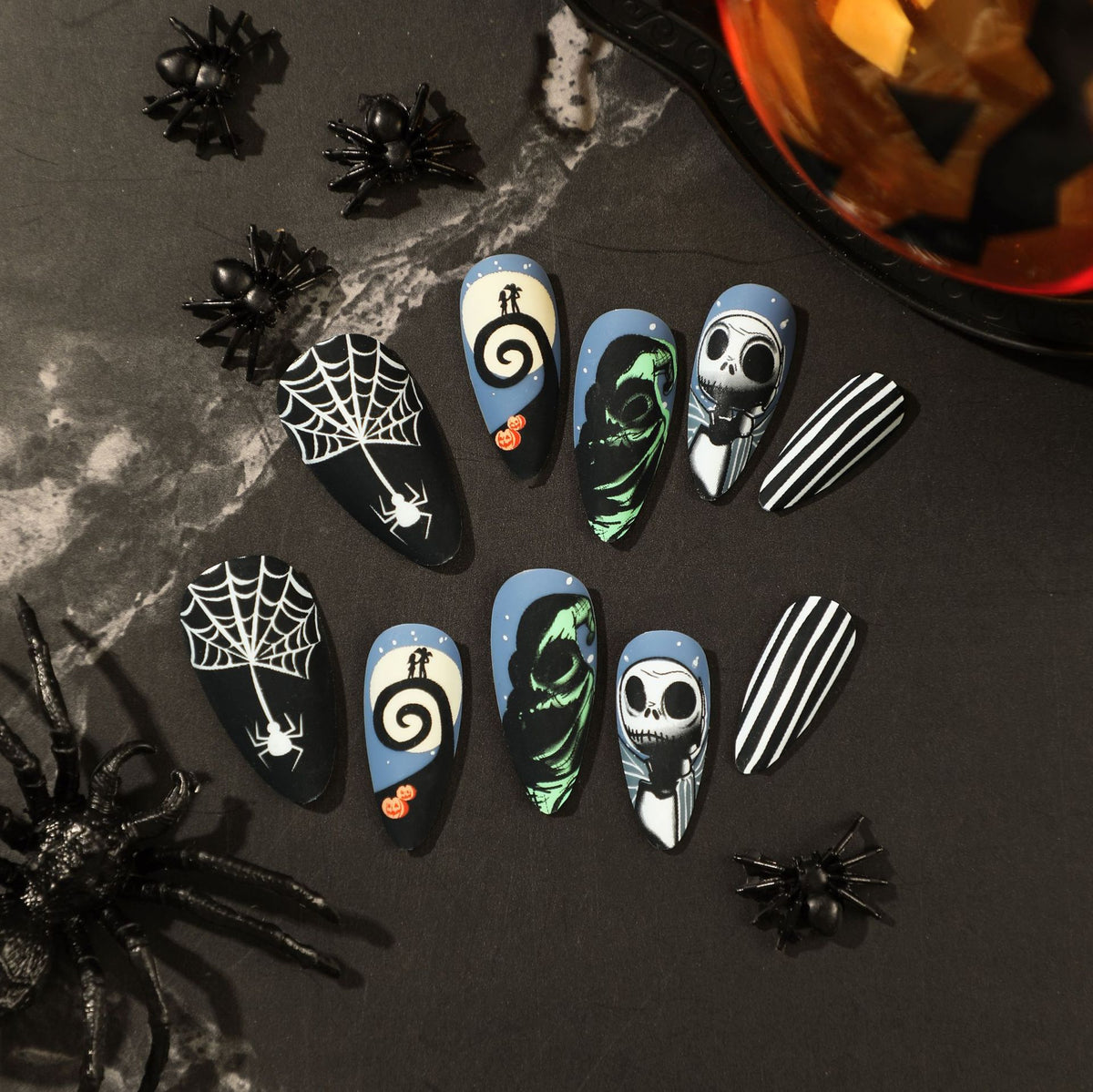 Kunstvolle Halloween Nagelverlängerungen im Gothic-Design Brehn