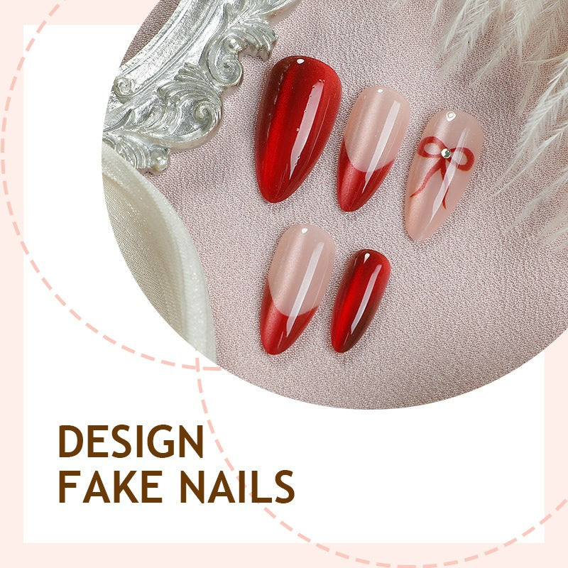 Glamouröses Kunstnagelset mit Glitzer-Effekten und eleganten Bogenmotiven Brehn